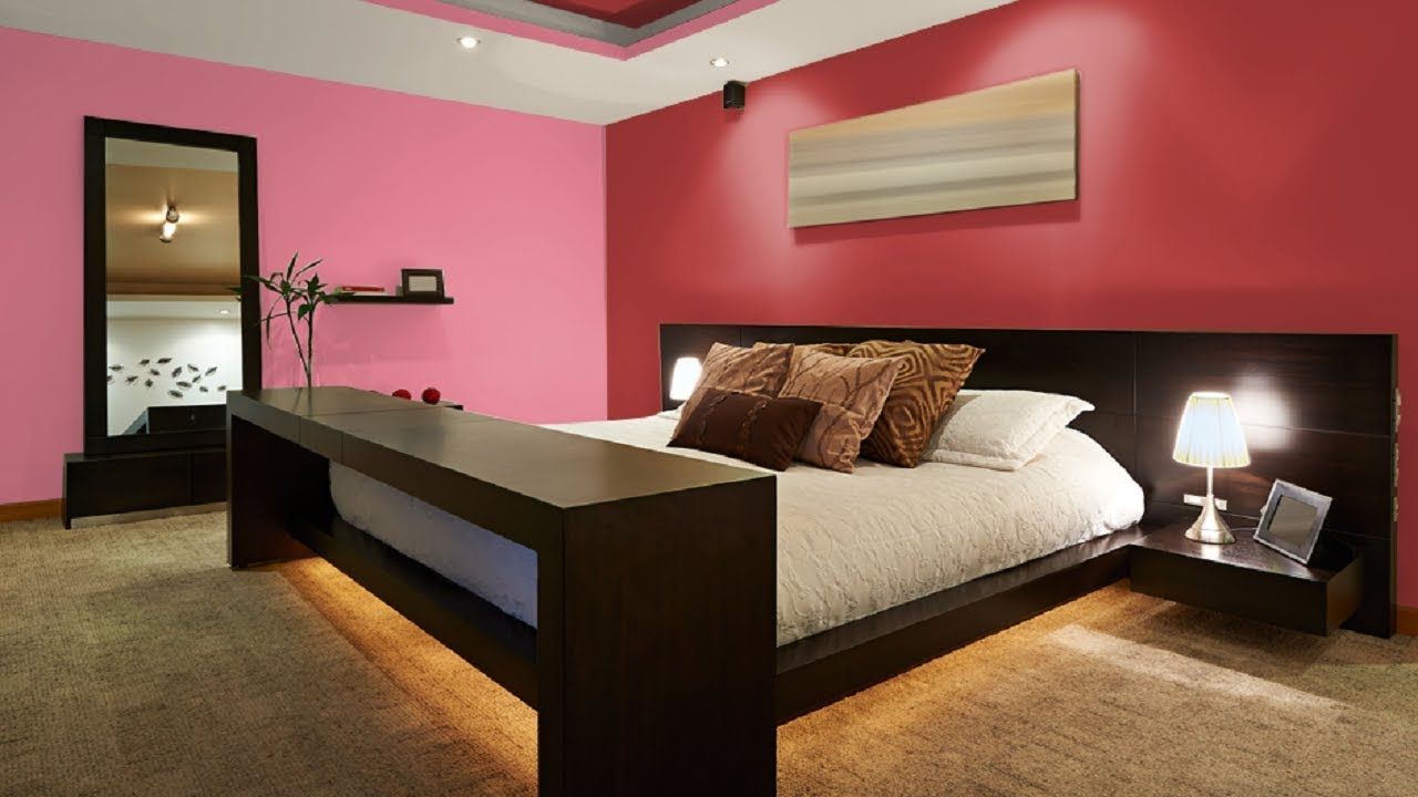Включи bedroom. Комната цвет сепия спальня. Однотонные обои разных цветов в одной комнате. Bedroom. Ар52-2 цвет комната.